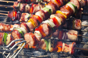 Brochetas de Cerdo con Vegetales